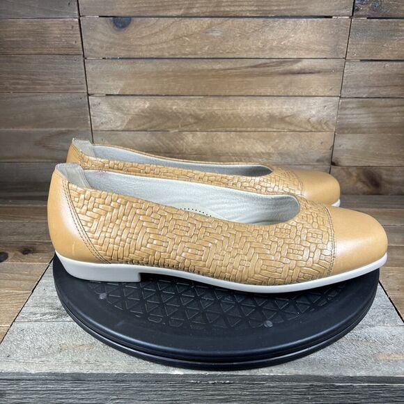 SAS San Antonio Shoemakers Sz 10 WW Comfort Leather Maui Wheat Cap Toe Flats - Picture 1 of 10